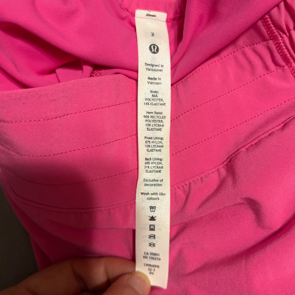 🌈🌈 NWT // lululemon athletica Bright Pink Athletic Short ⭐️⭐️ sz 2 - Picture 4 of 4